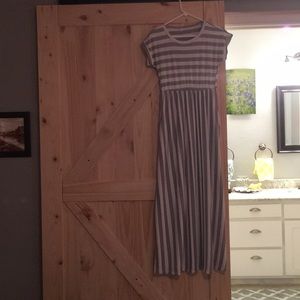 Short sleeve grey maxi dress